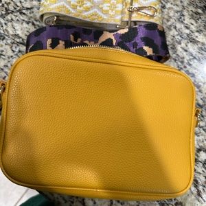 Boutique brand crossbody w/ 2 straps